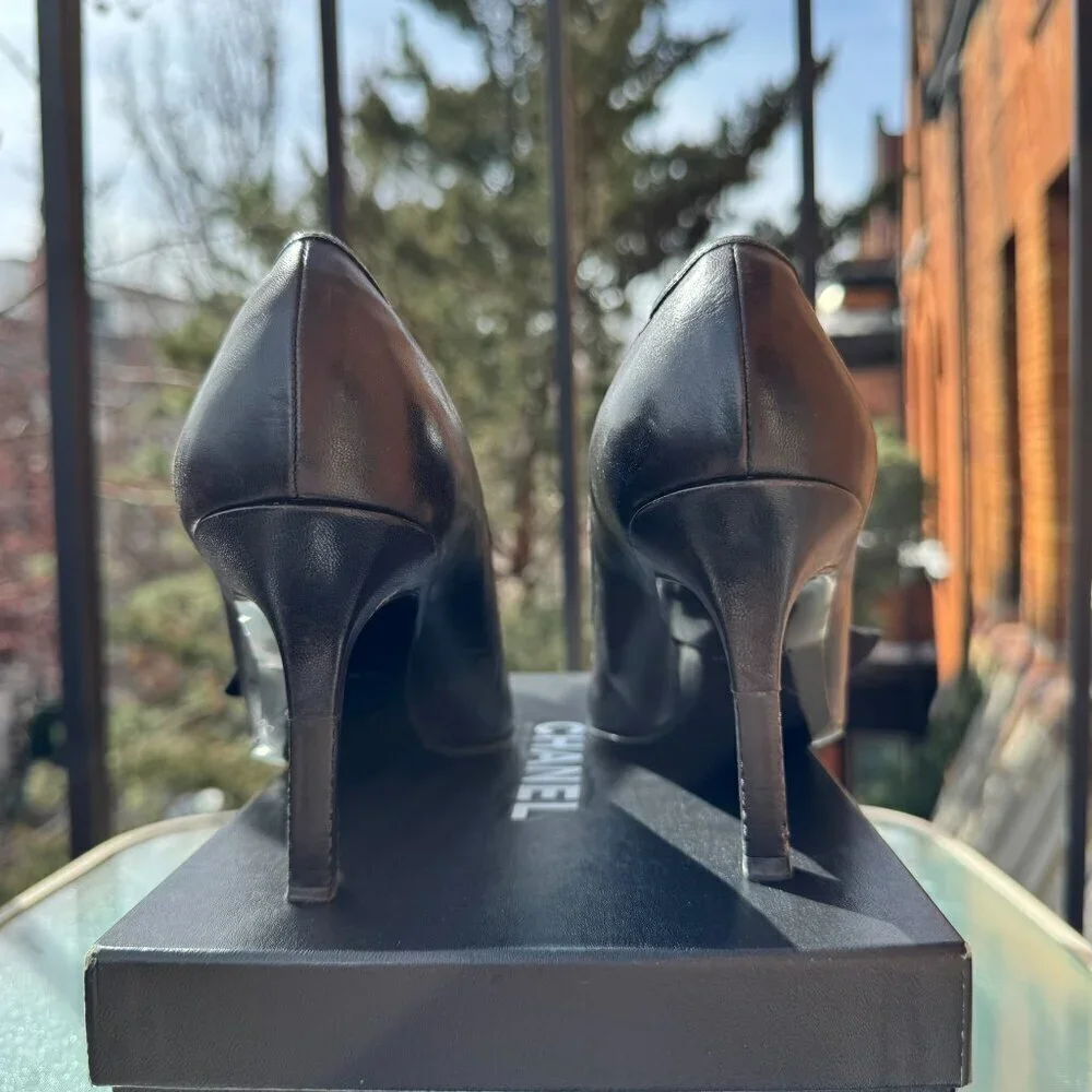 Vintage Chanel Classic Pump Black Camellia Flower Pointed Toe Heels Black 7